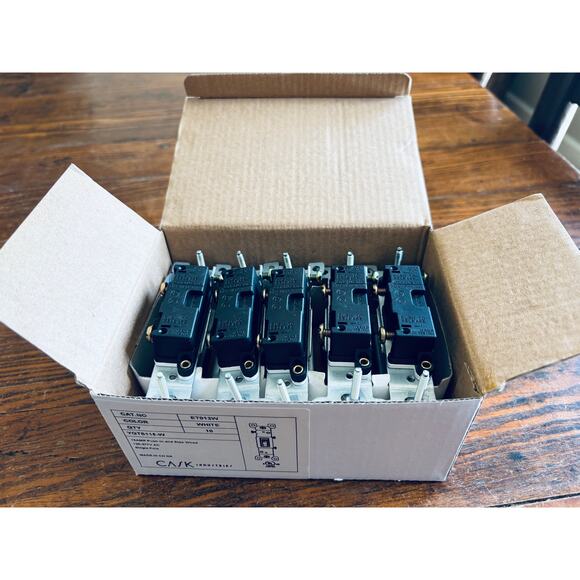 NIB Cask Industries 15 amps Single Pole Toggle AC Quiet Switch White 10PK - Picture 1 of 7